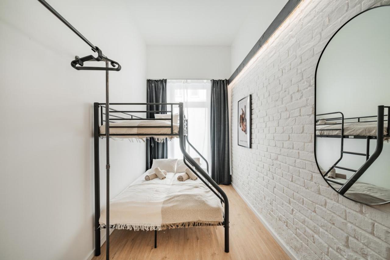 Chic Central City Rooms By Home2 Виена Екстериор снимка