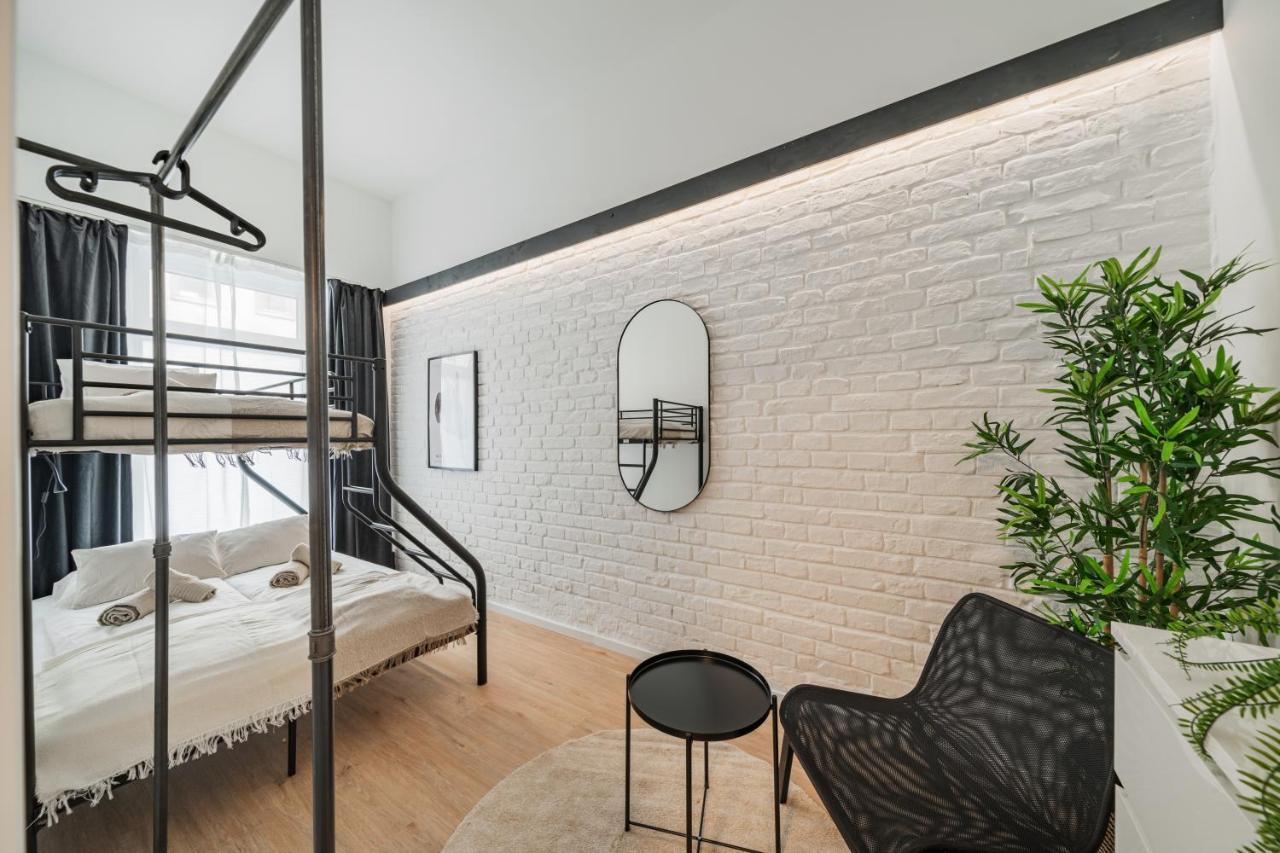 Chic Central City Rooms By Home2 Виена Екстериор снимка