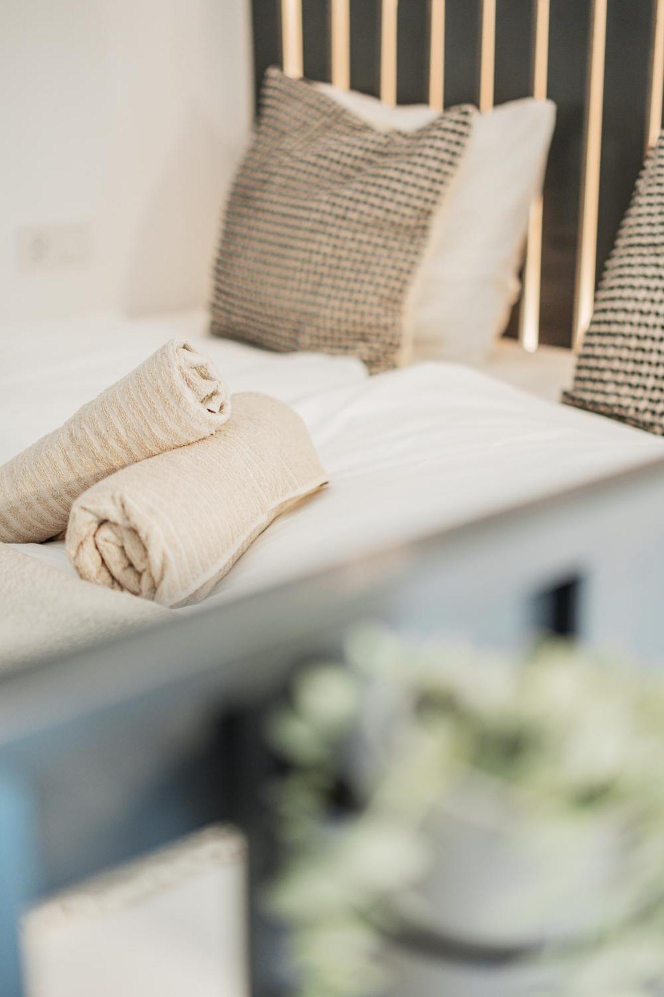 Chic Central City Rooms By Home2 Виена Екстериор снимка