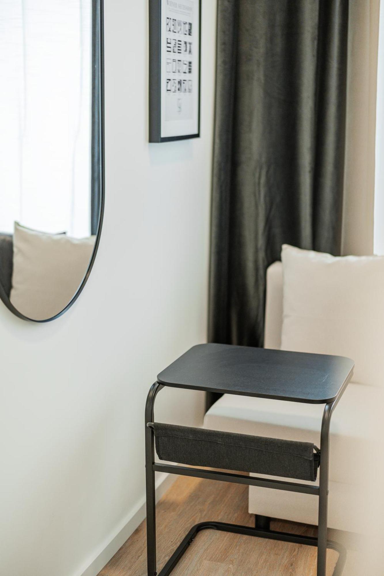 Chic Central City Rooms By Home2 Виена Екстериор снимка
