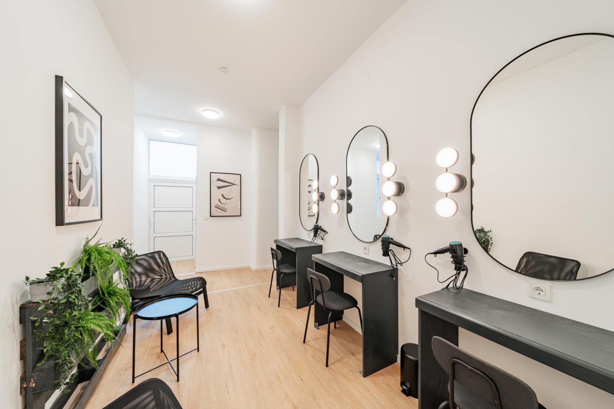 Chic Central City Rooms By Home2 Виена Екстериор снимка