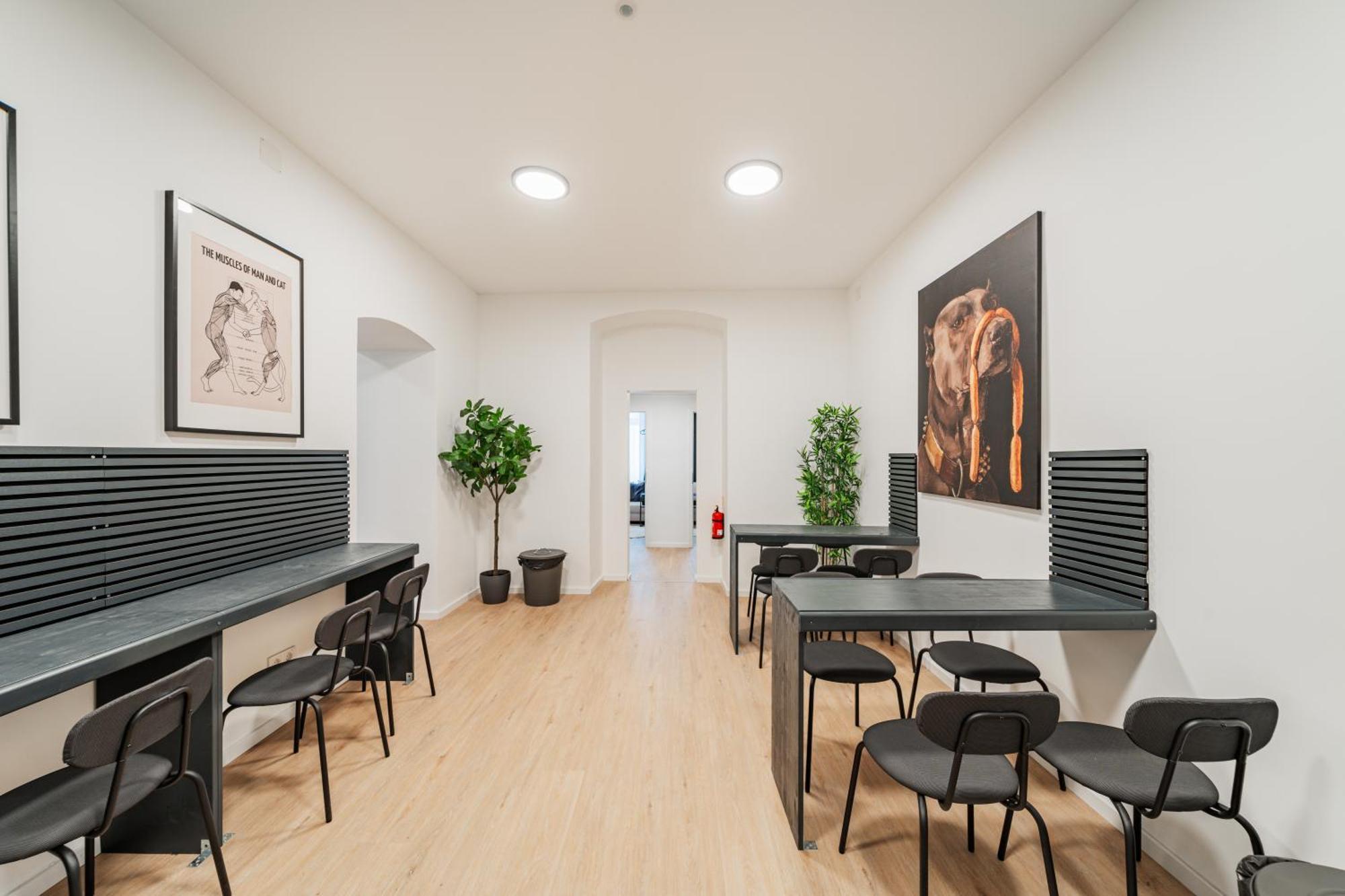 Chic Central City Rooms By Home2 Виена Екстериор снимка