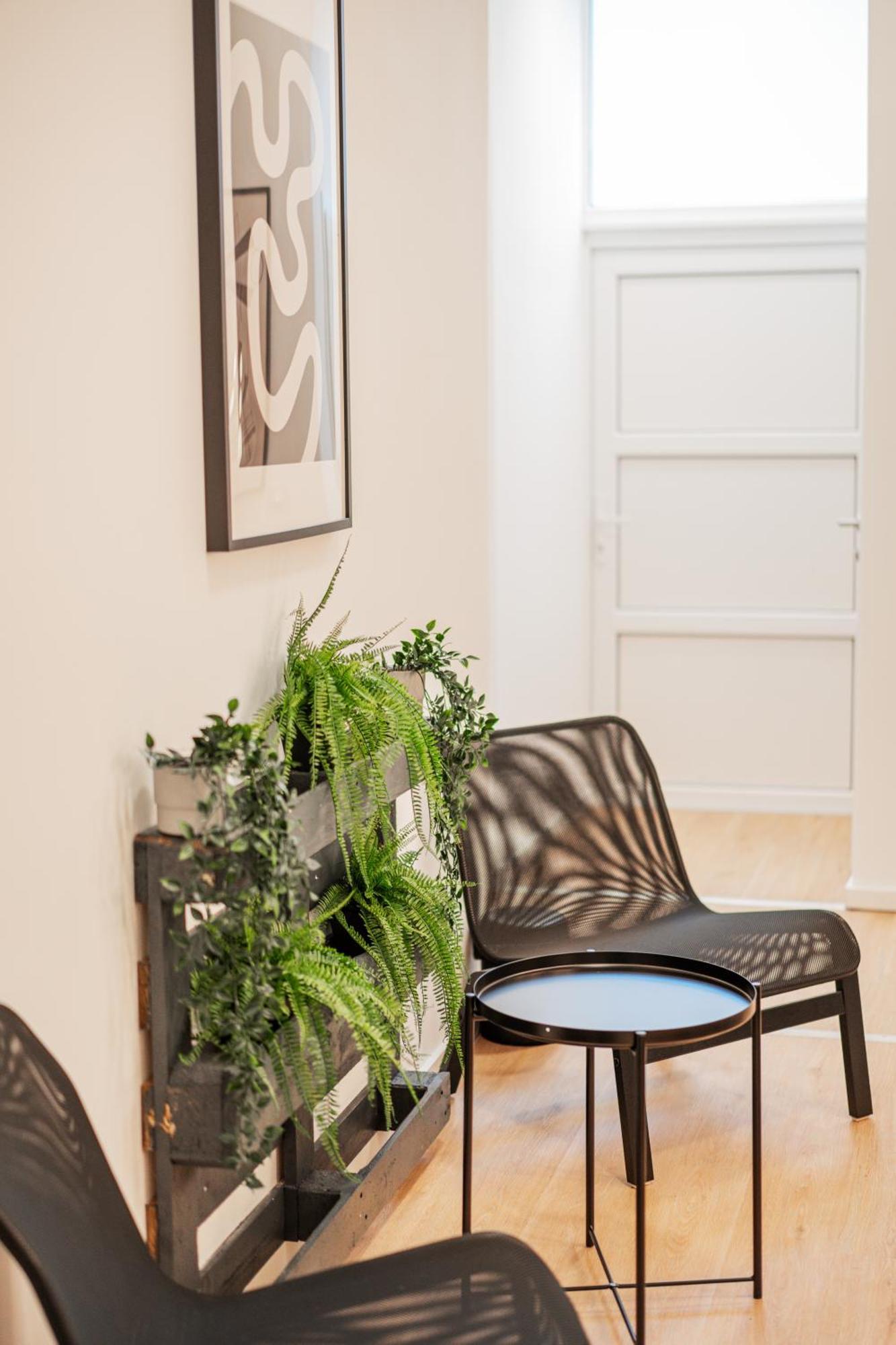 Chic Central City Rooms By Home2 Виена Екстериор снимка
