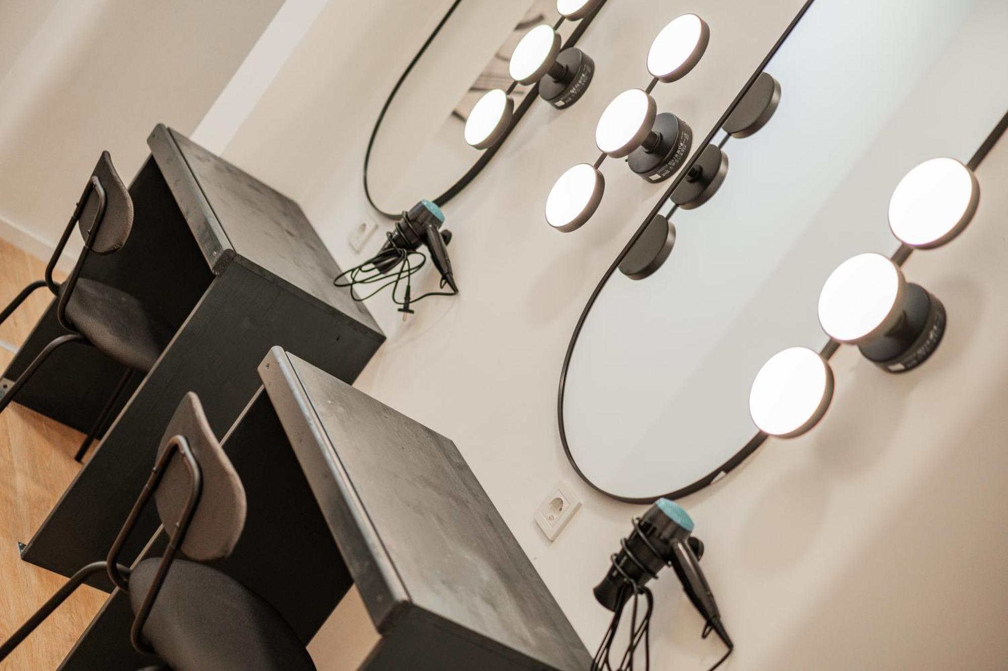 Chic Central City Rooms By Home2 Виена Екстериор снимка